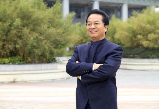 周福新董事長